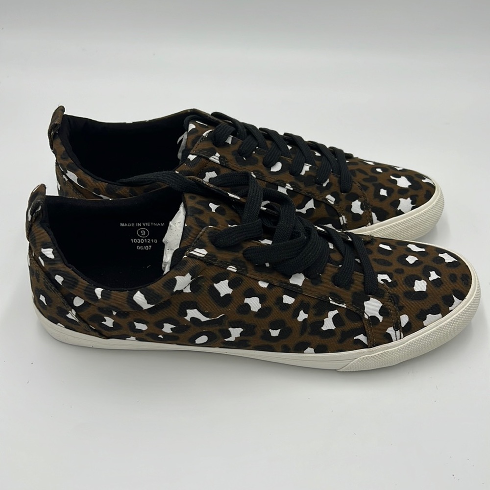 ASOS Sneakers Leonard Print Women Size 11M NEW - Picture 1 of 5